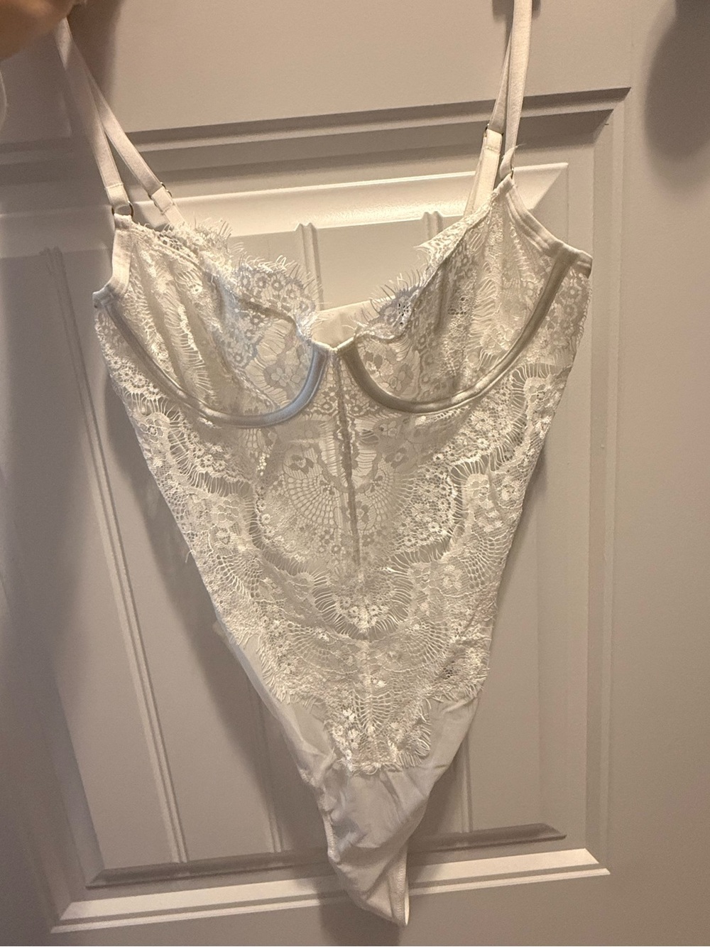 TEN by Babaton- Lace Underwire Bodysuit - White